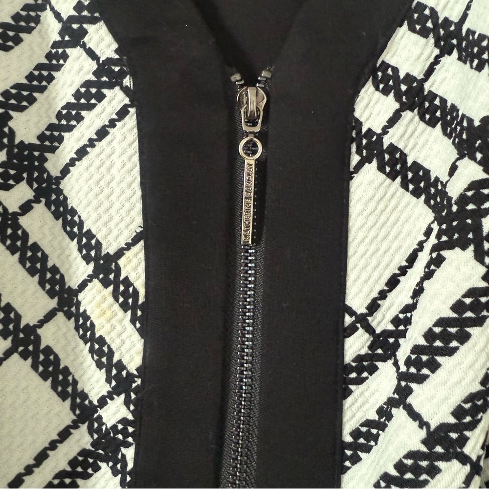 Katherine Barclay Montreal Black and White Stretchy Minimalist Women’s Cape Set - Picture 4 of 9